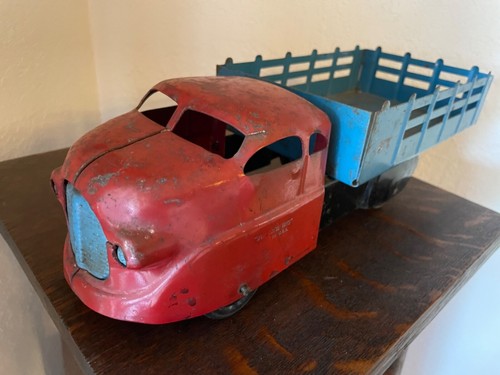 Vintage wyandotte 1950 pressed - vintage,