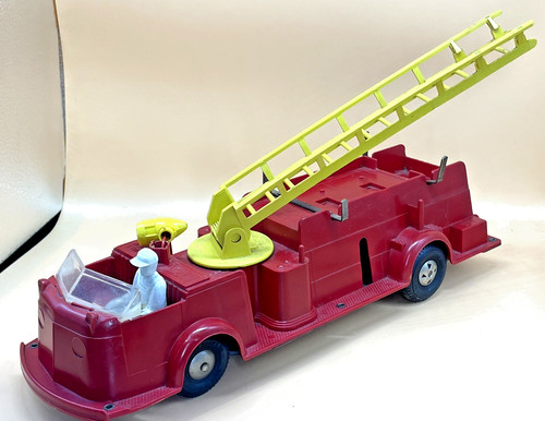 Louis marx deluxe fire truck - deluxe,
